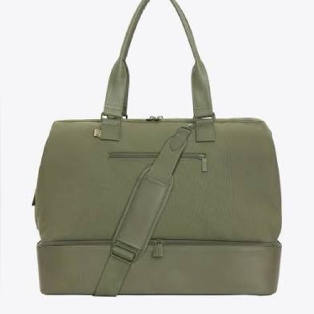 Béis Weekender Bag in Olive Green!